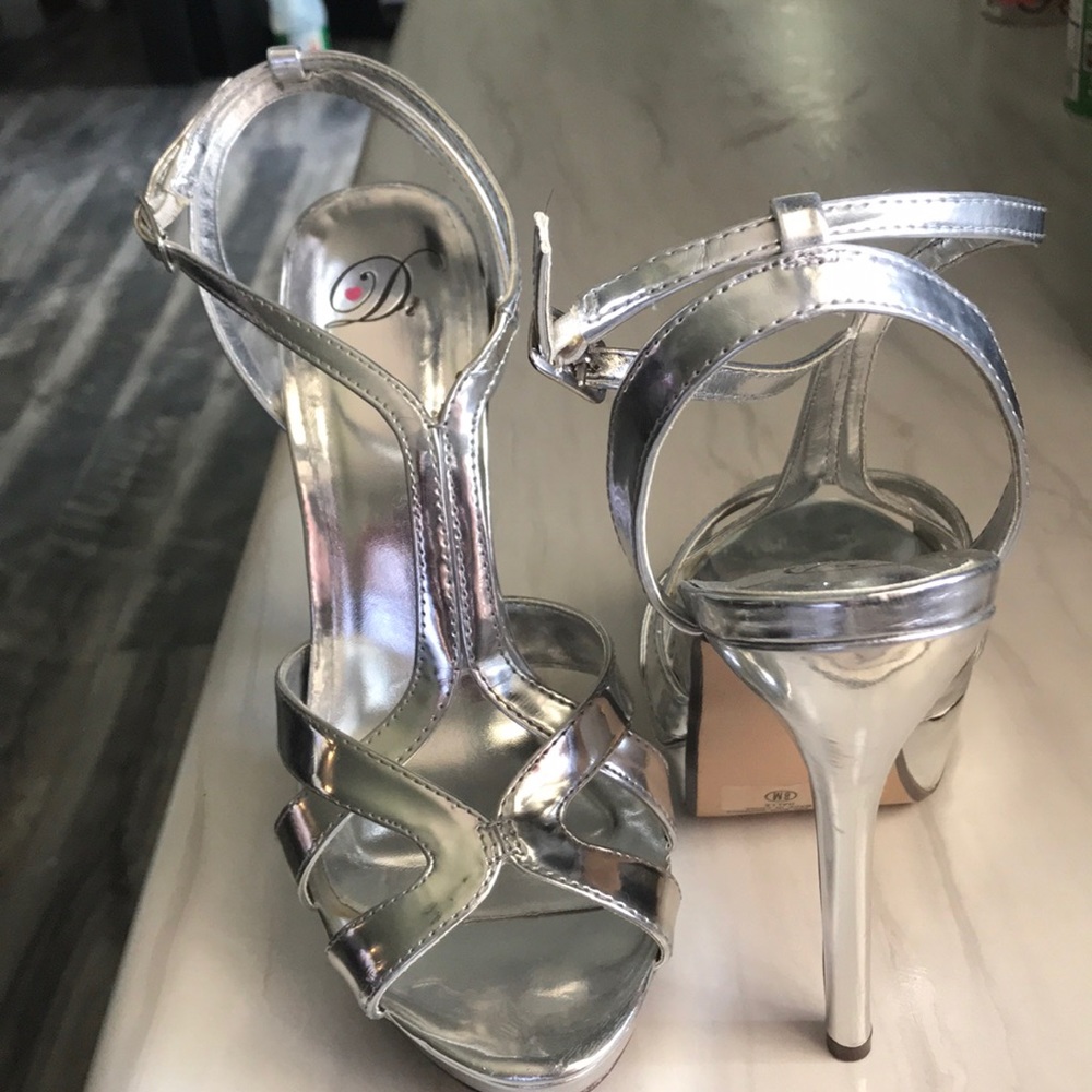 Shoe